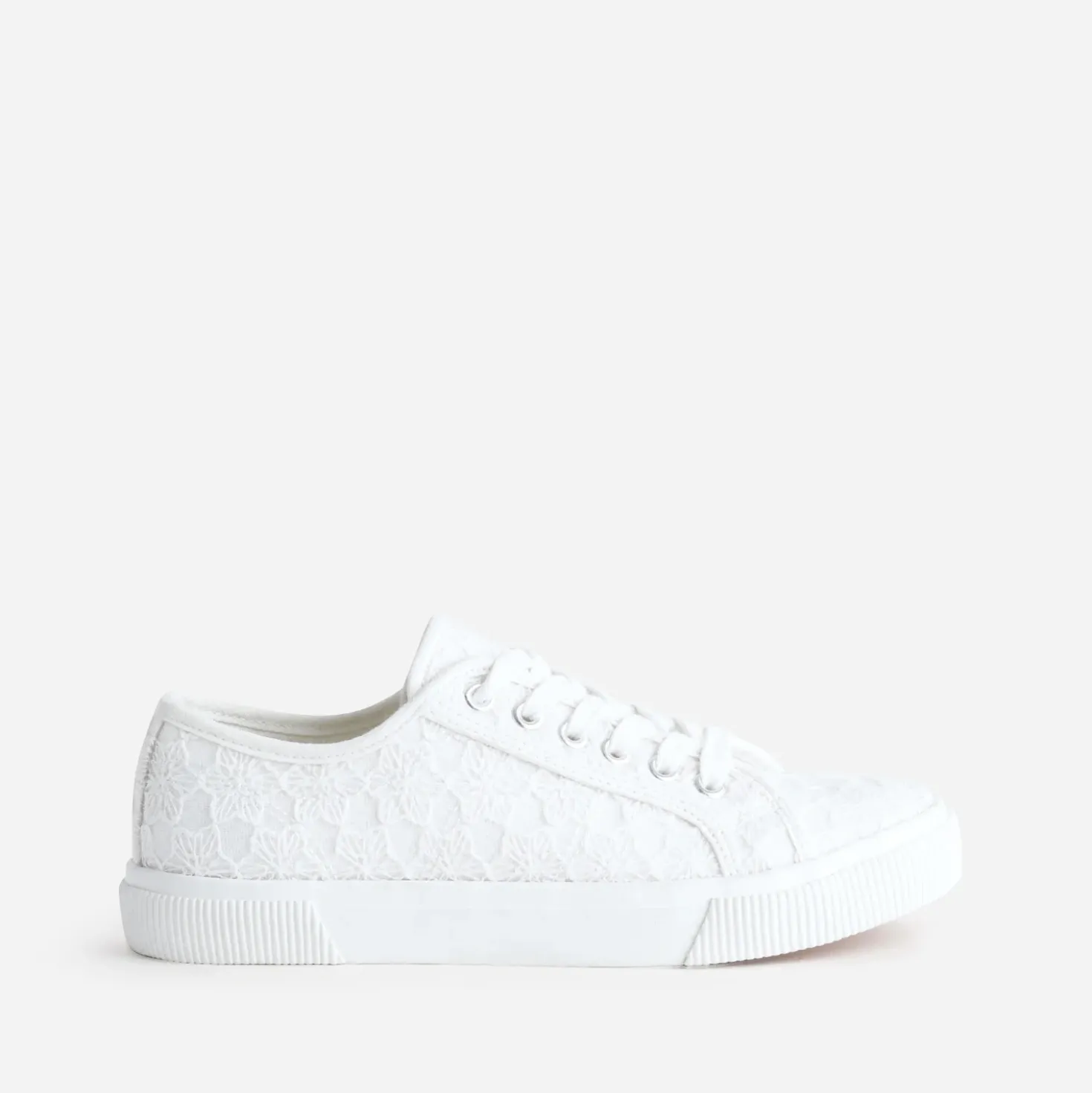 Tennis blanche toile broderies fleurs