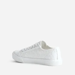 Tennis blanche toile broderies fleurs