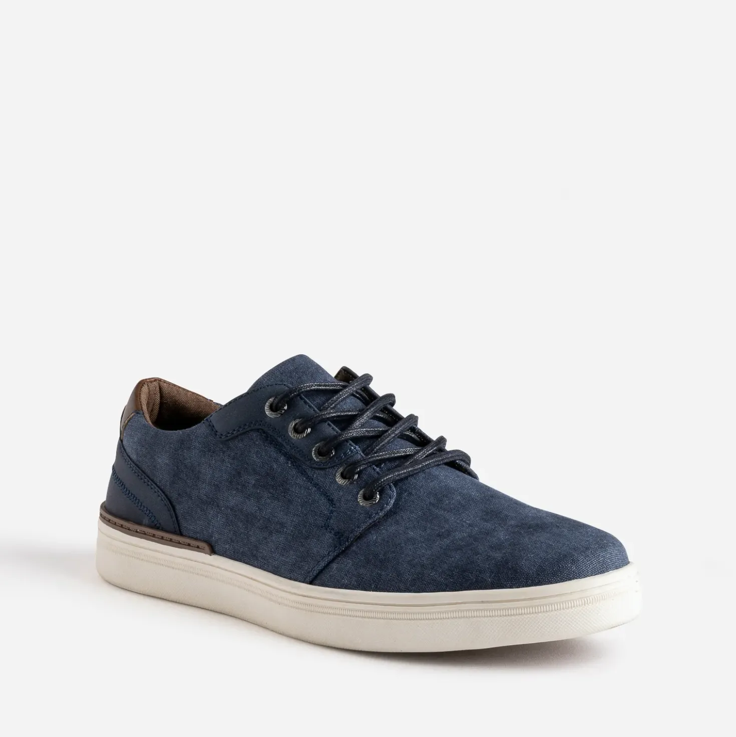 Tennis bleue en toile