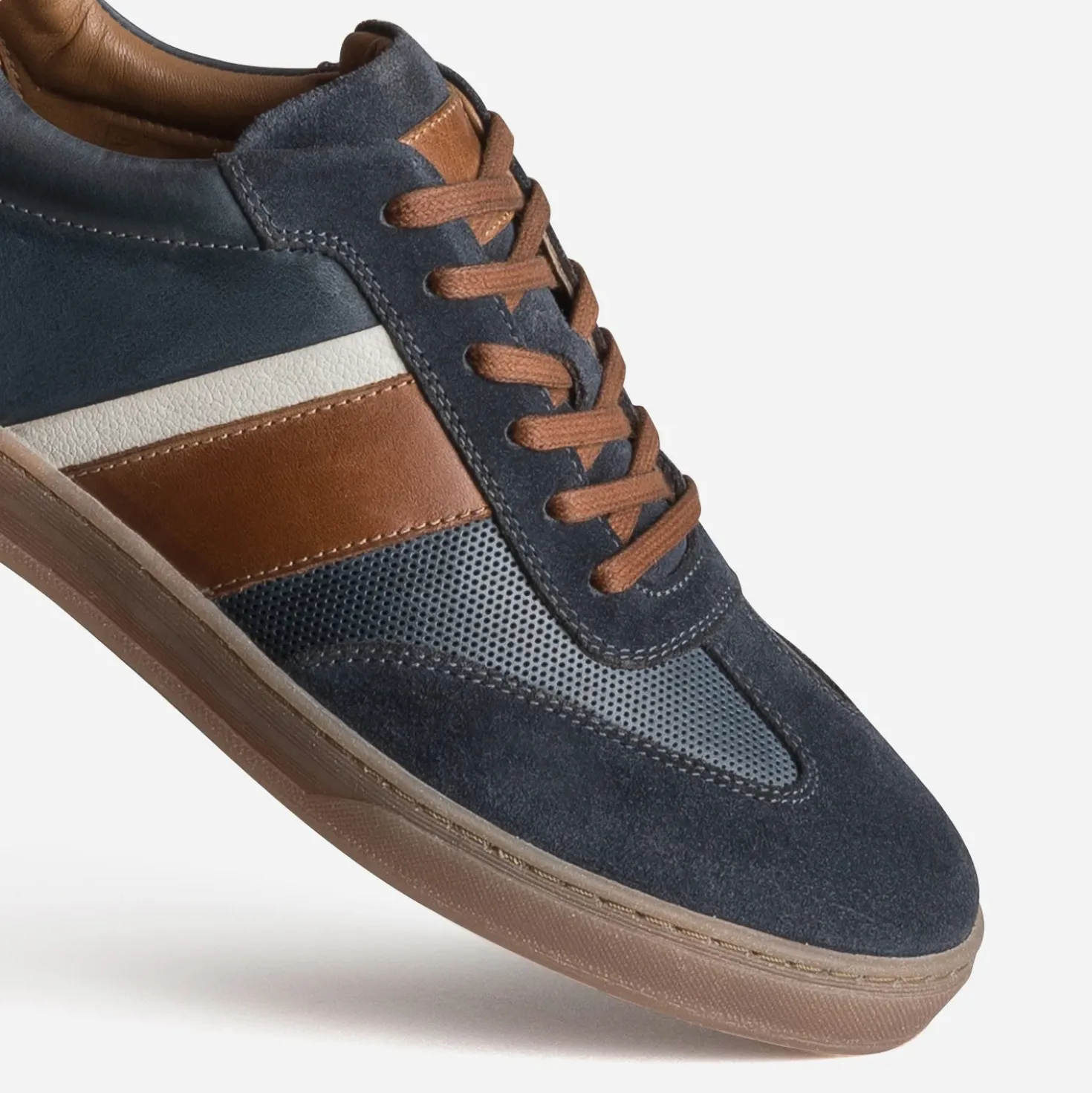 Tennis bleu marine et camel cuir