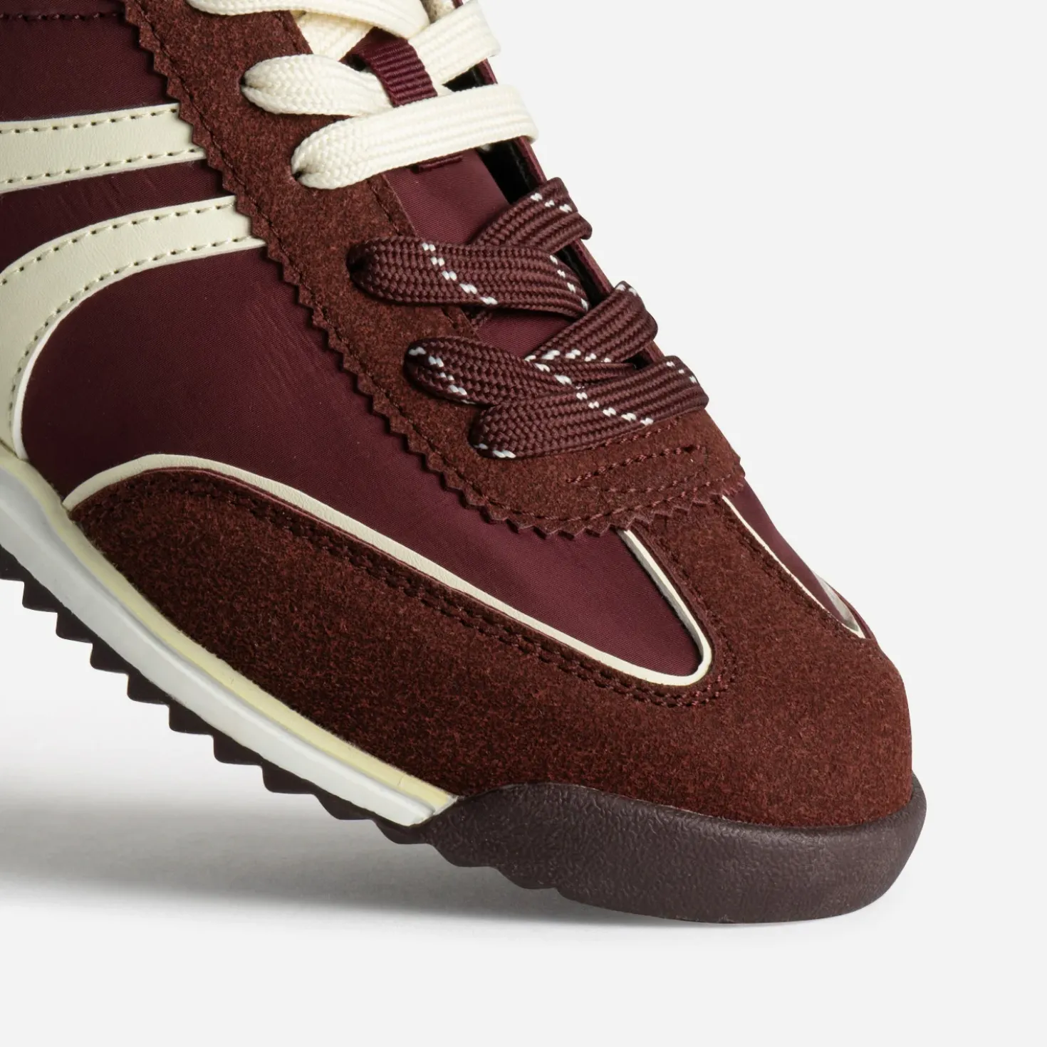 Tennis bordeaux bi-matière