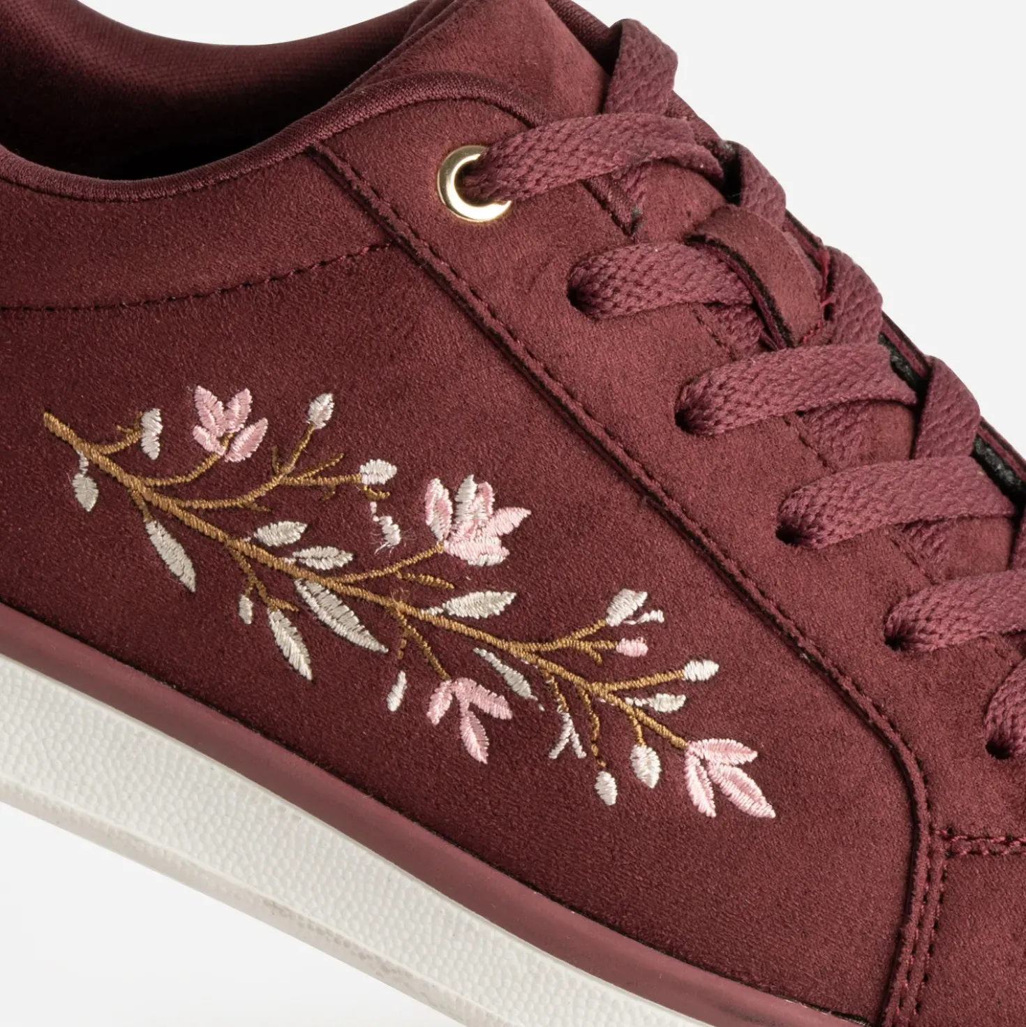 Tennis bordeaux suédé broderies fleurs