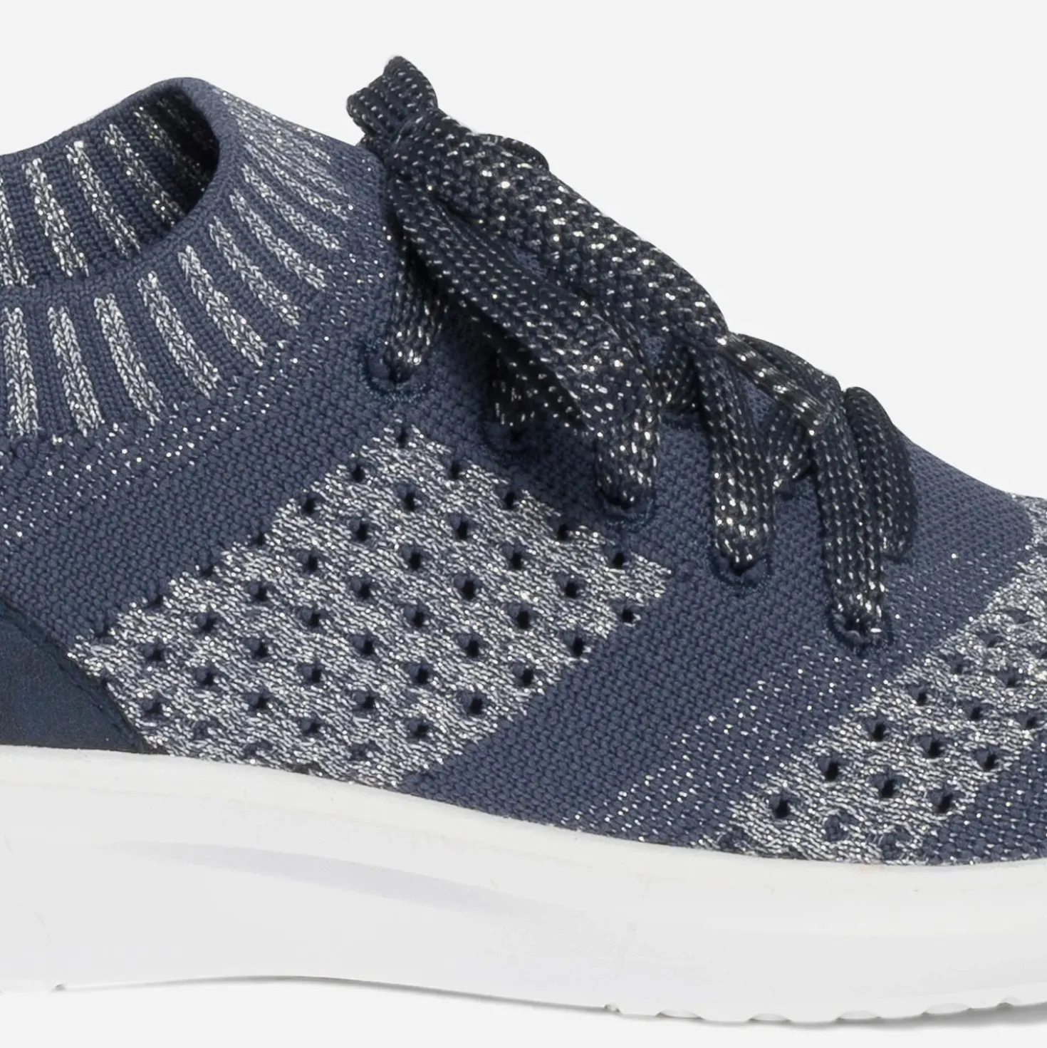 Tennis-chaussette bleue et argentée tricotée éco-conçue