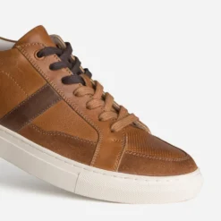 Tennis cognac cuir avec découpes