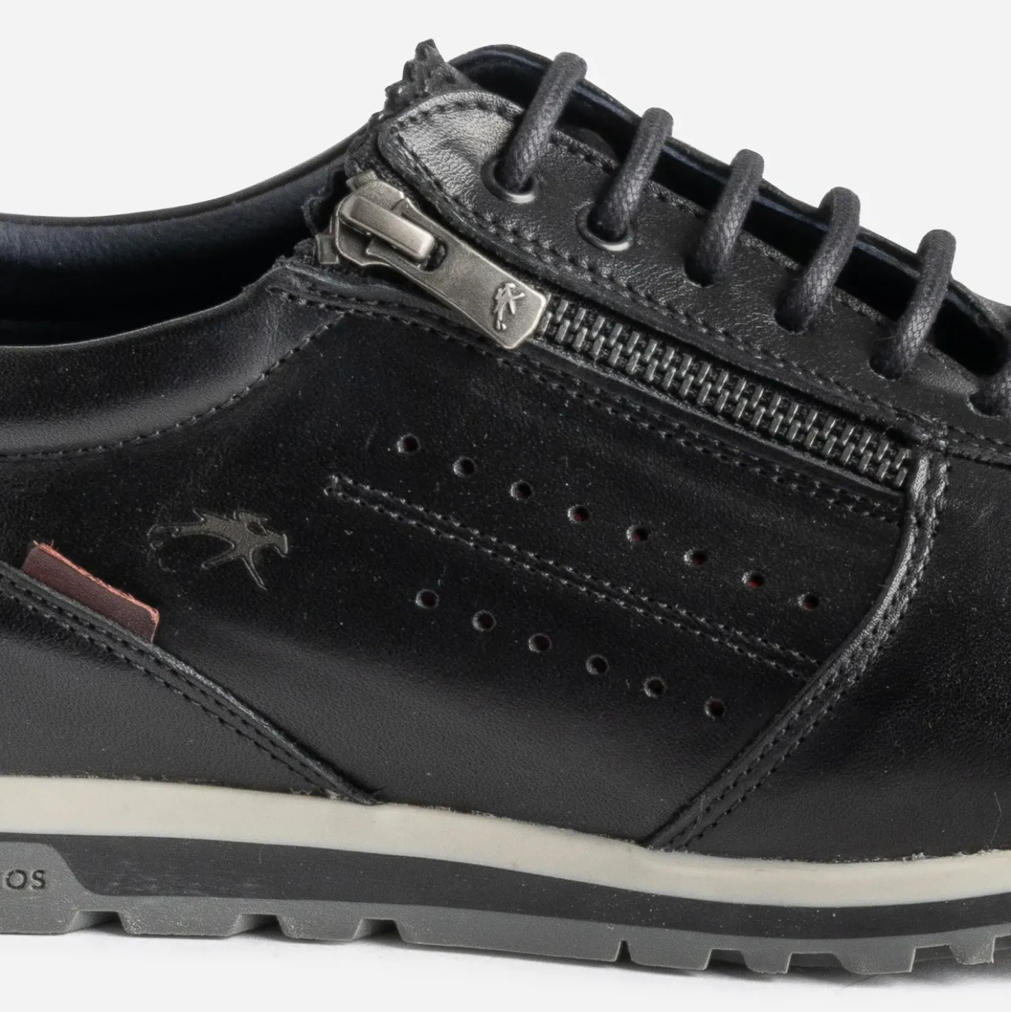 Tennis FLUCHOS noire en cuir