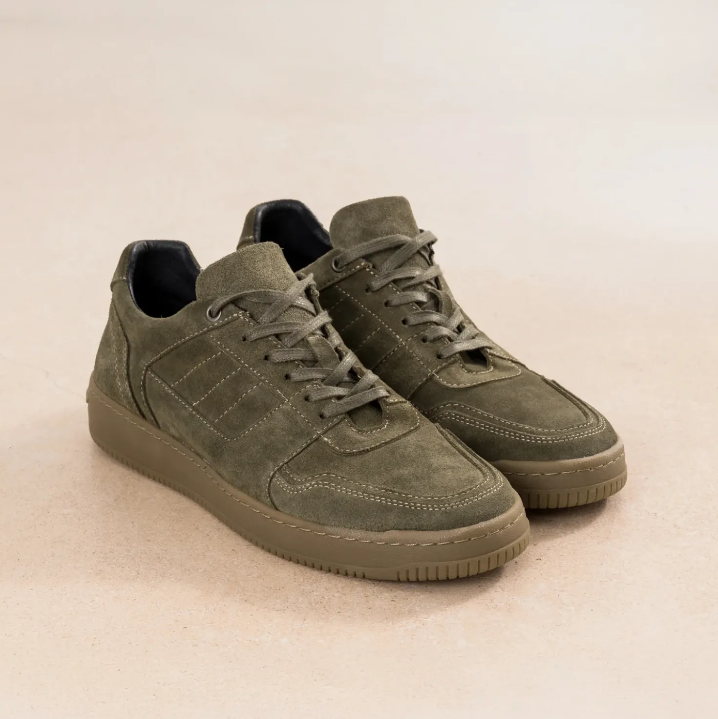 Tennis kaki cuir velours