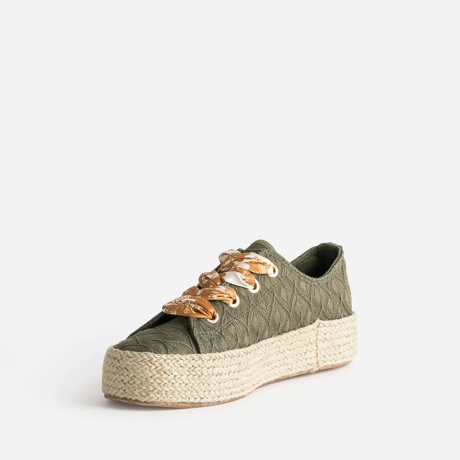 Tennis kaki en toile brodée dentelle éco-conçue
