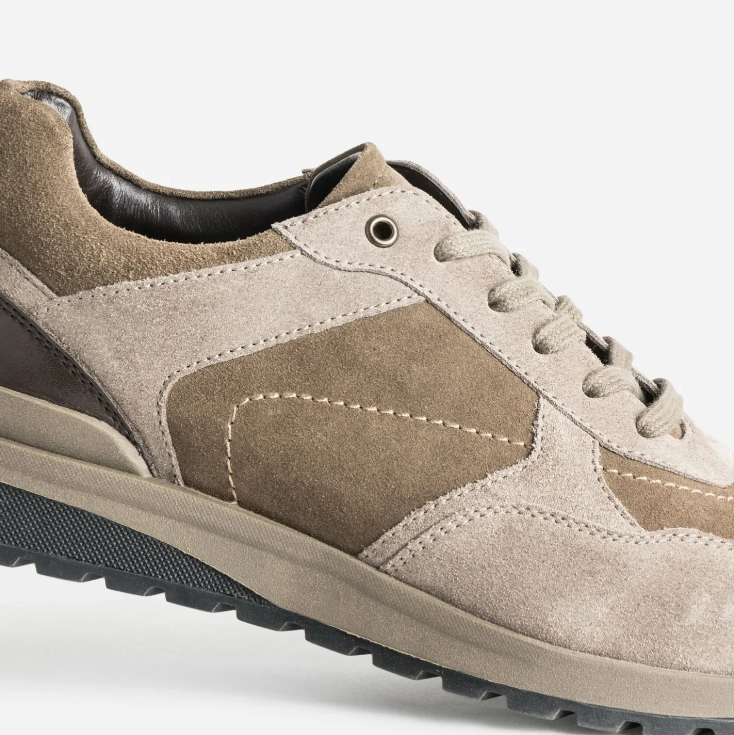 Tennis kaki et taupe cuir velours