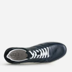Tennis marine éco-conçue en cuir