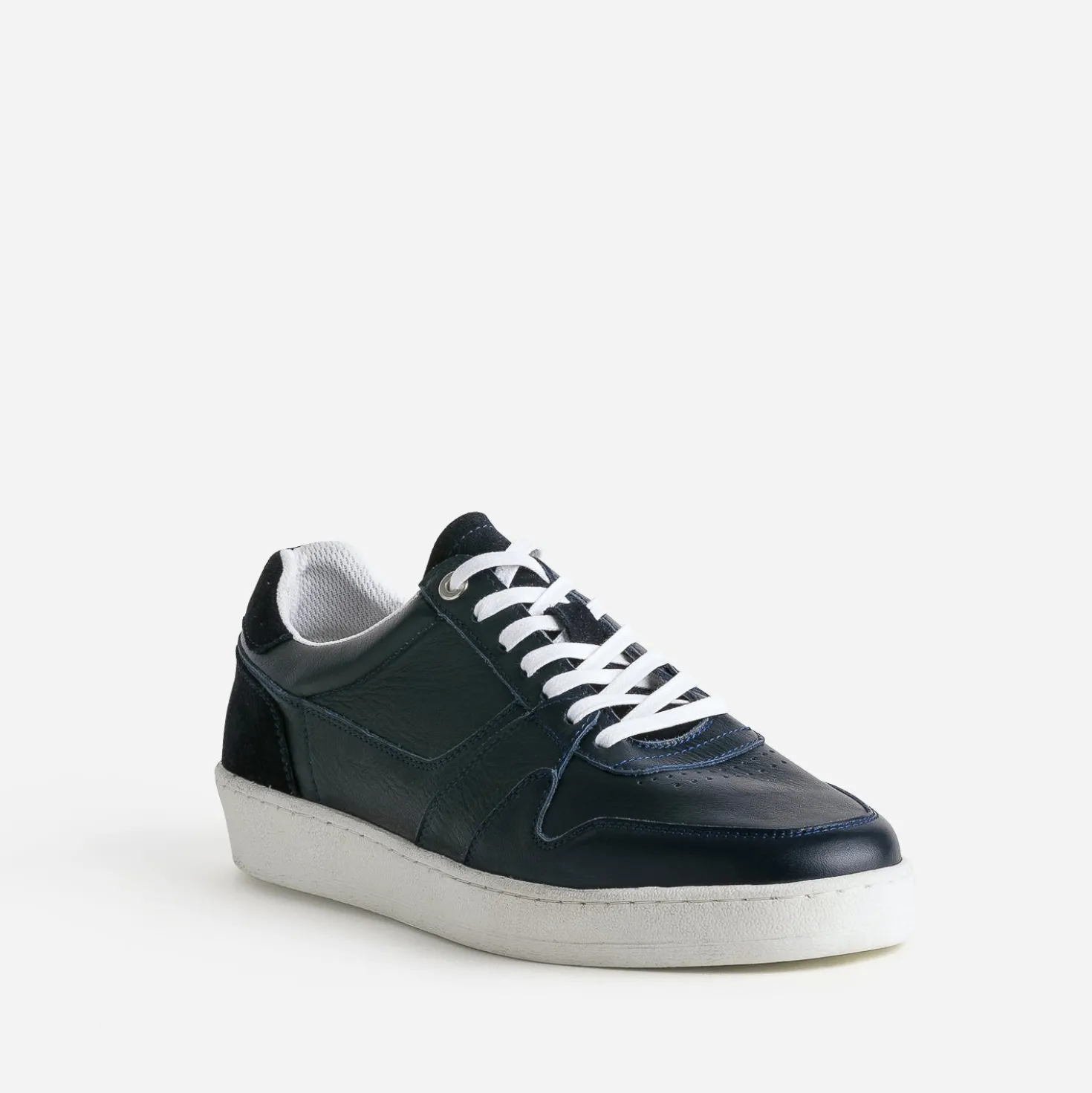 Tennis marine éco-conçue en cuir