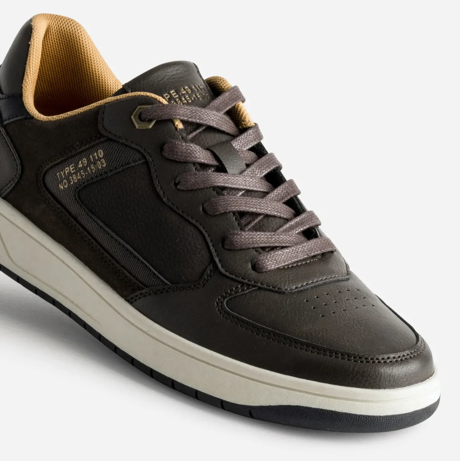 Tennis marron