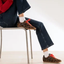 Tennis marron cuir motif léopard lacet rouge