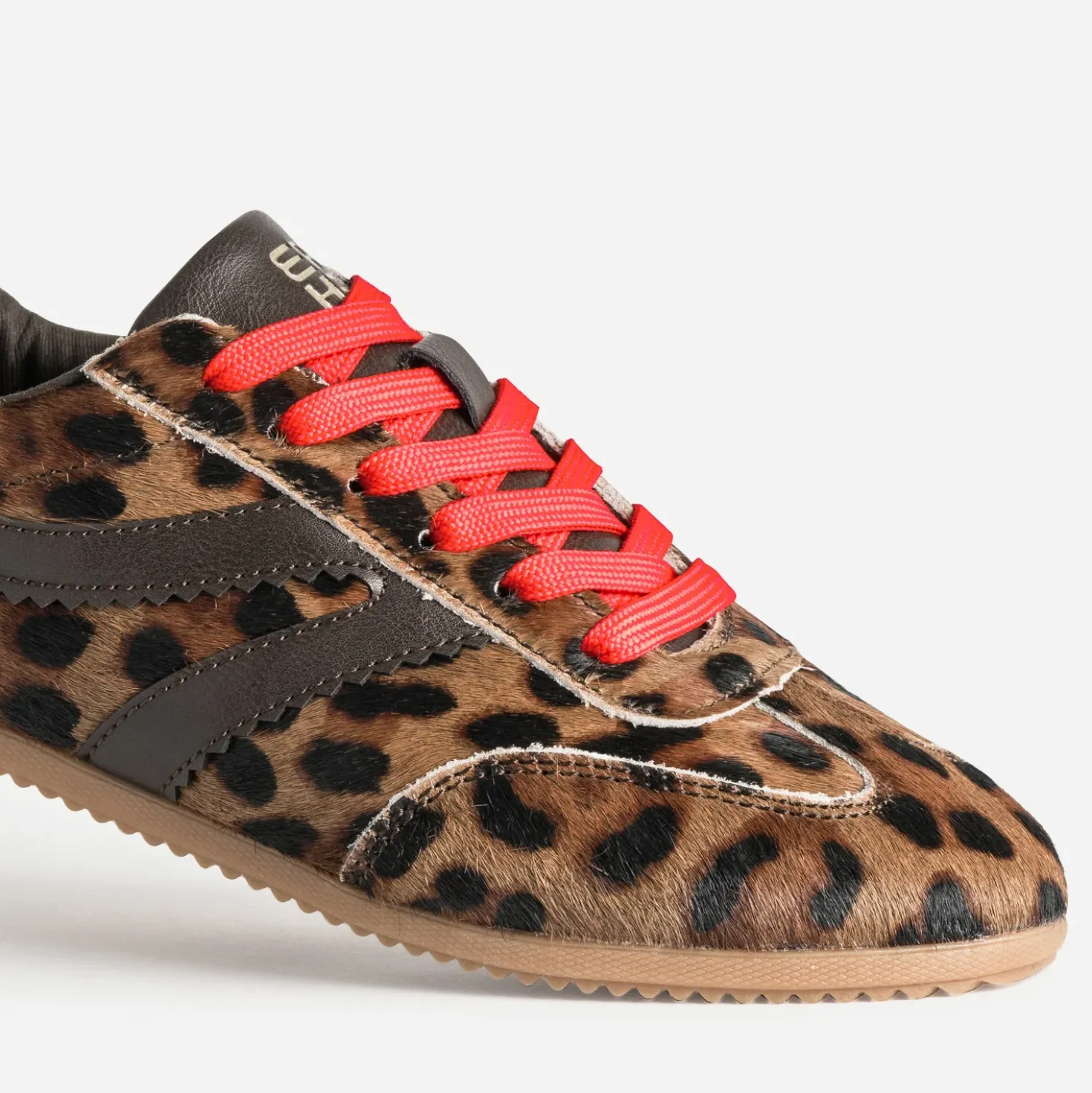 Tennis marron cuir motif léopard lacet rouge