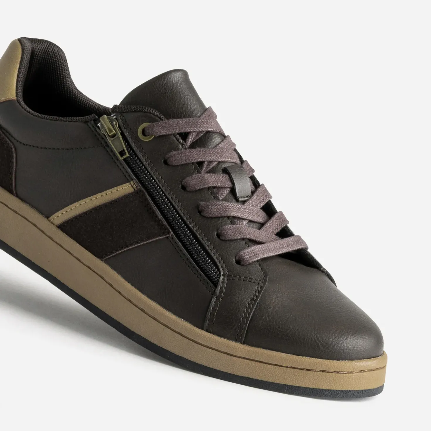 Tennis marron détails beiges