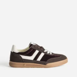 Tennis marron velours à double lacet