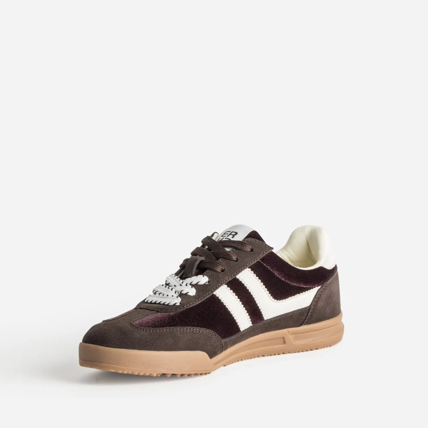 Tennis marron velours à double lacet