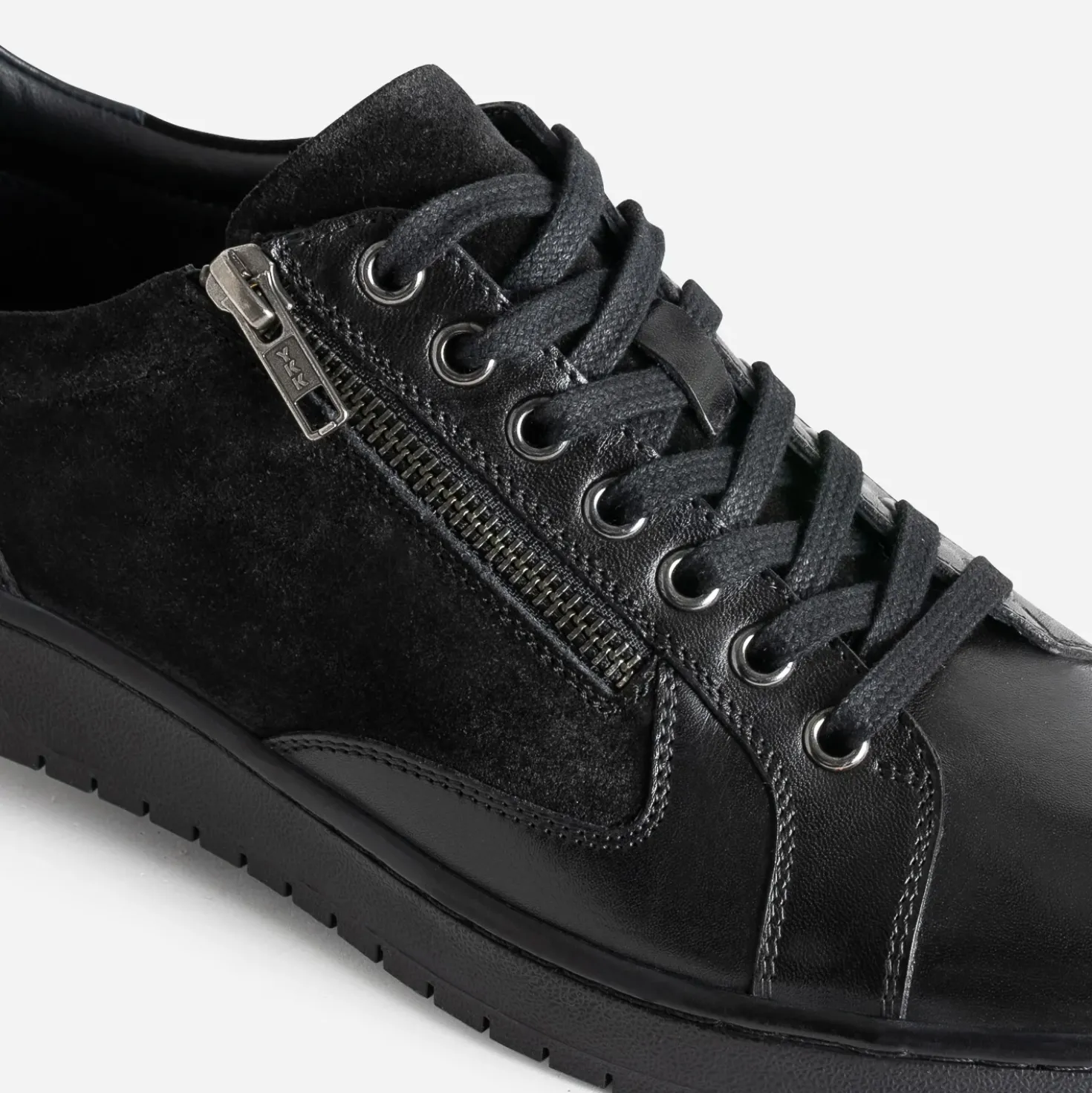 Tennis noir en cuir bi-matière