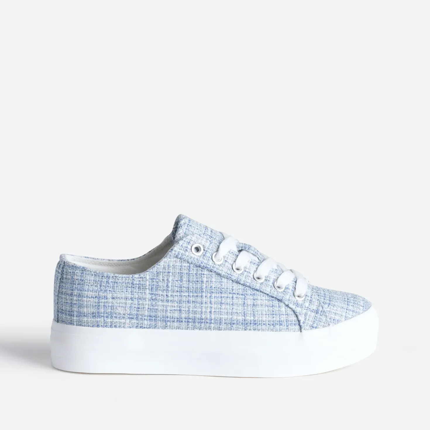 Tennis toile bleue à semelle blanche