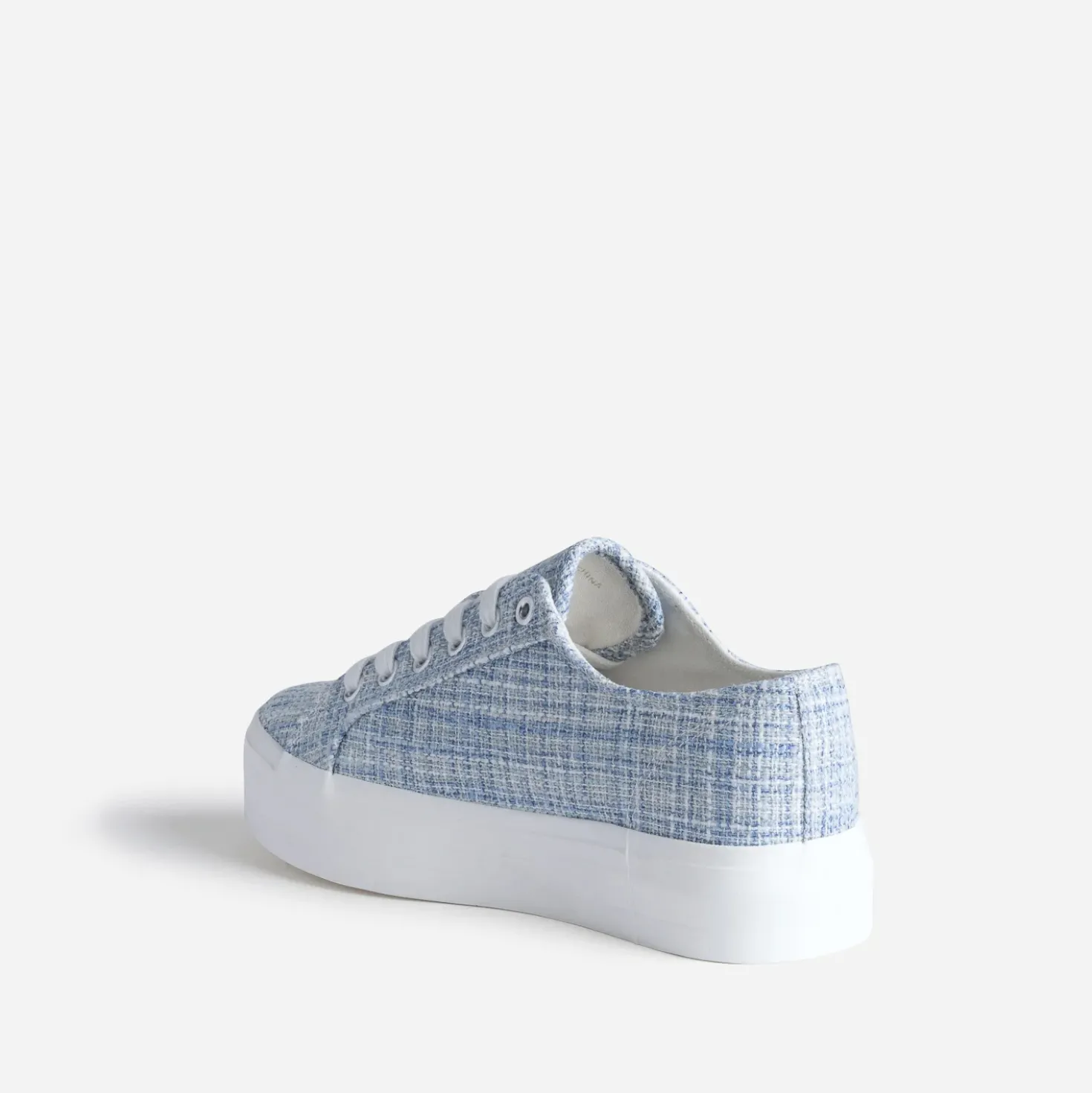 Tennis toile bleue à semelle blanche