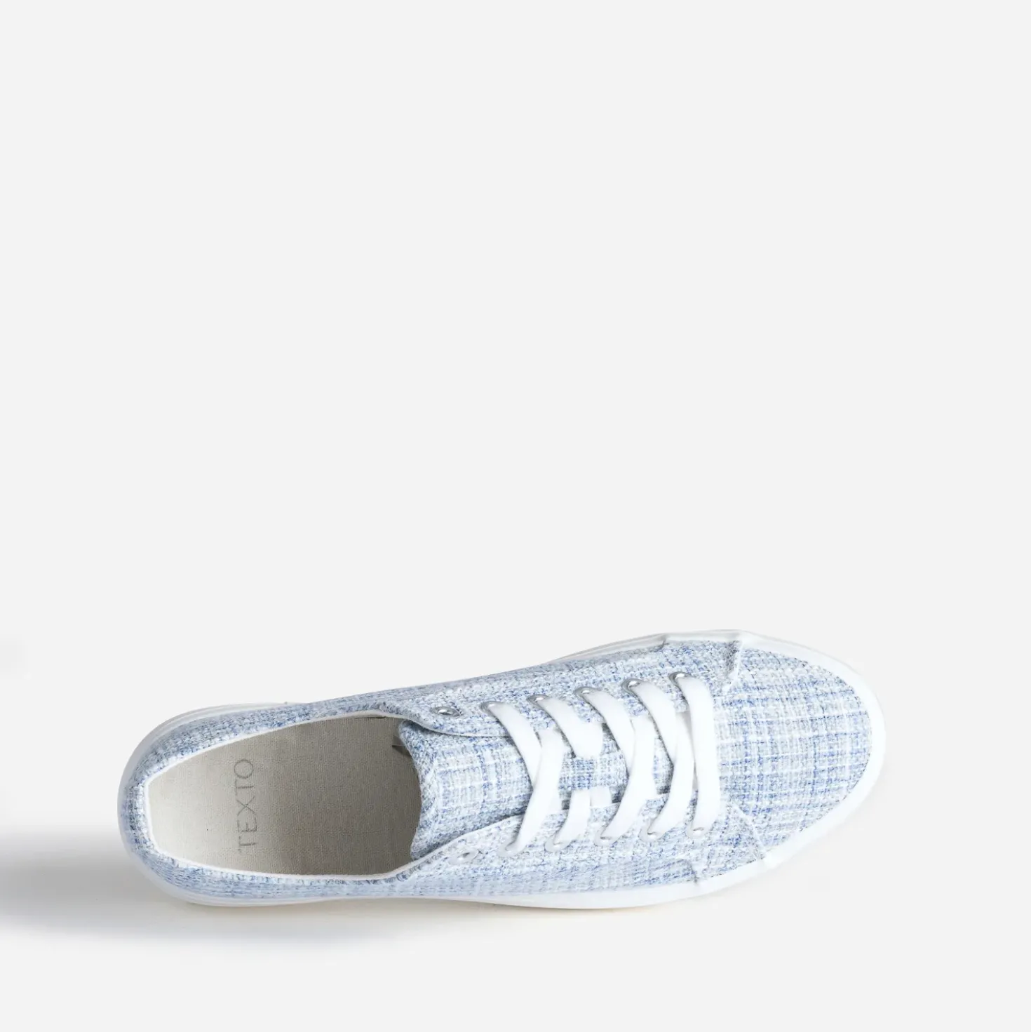 Tennis toile bleue à semelle blanche