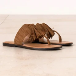 Tong camel cuir velours avec pampilles