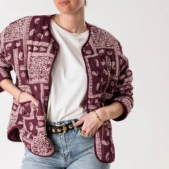 Veste bordeaux matelassée motif cachemire